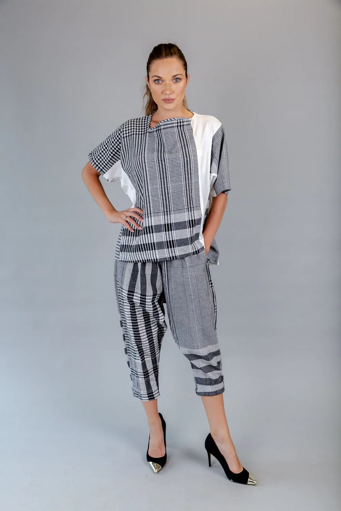 BLACK & WHITE PLADE TOP
