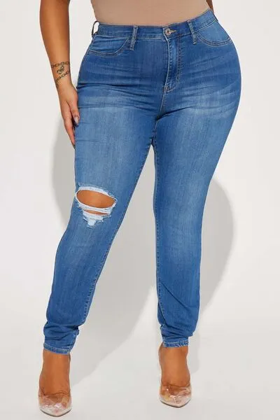 Chic Distressed High-Waisted Denim Jeans with Handy Pockets