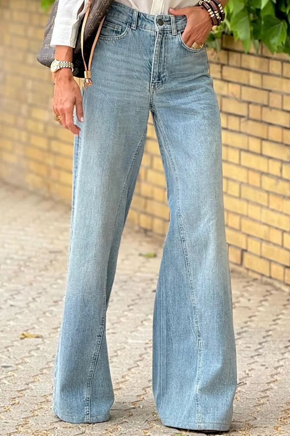 Chic High Waist Bootcut Jeans with Functional Pockets