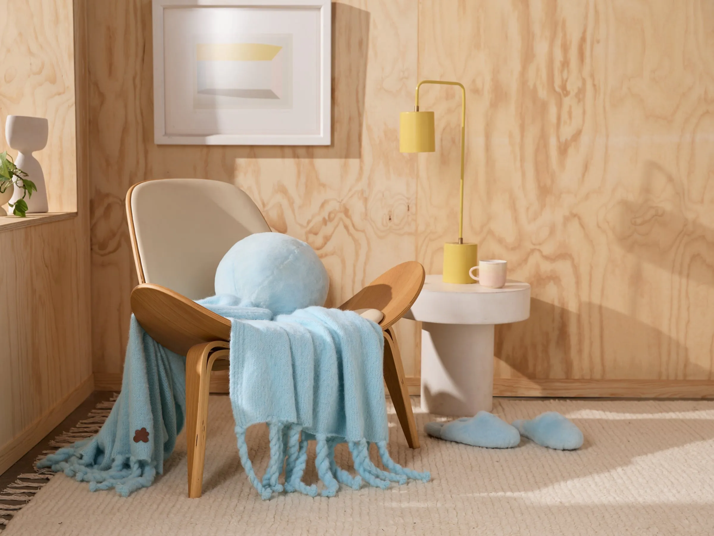 le FLEUR* Alpaca Fringe Throw (Geneva Blue)