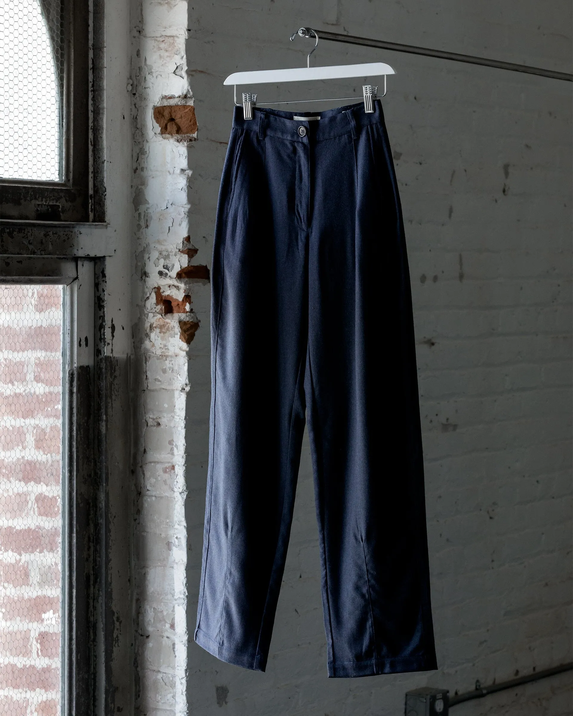 The Womens Light Wool Pant